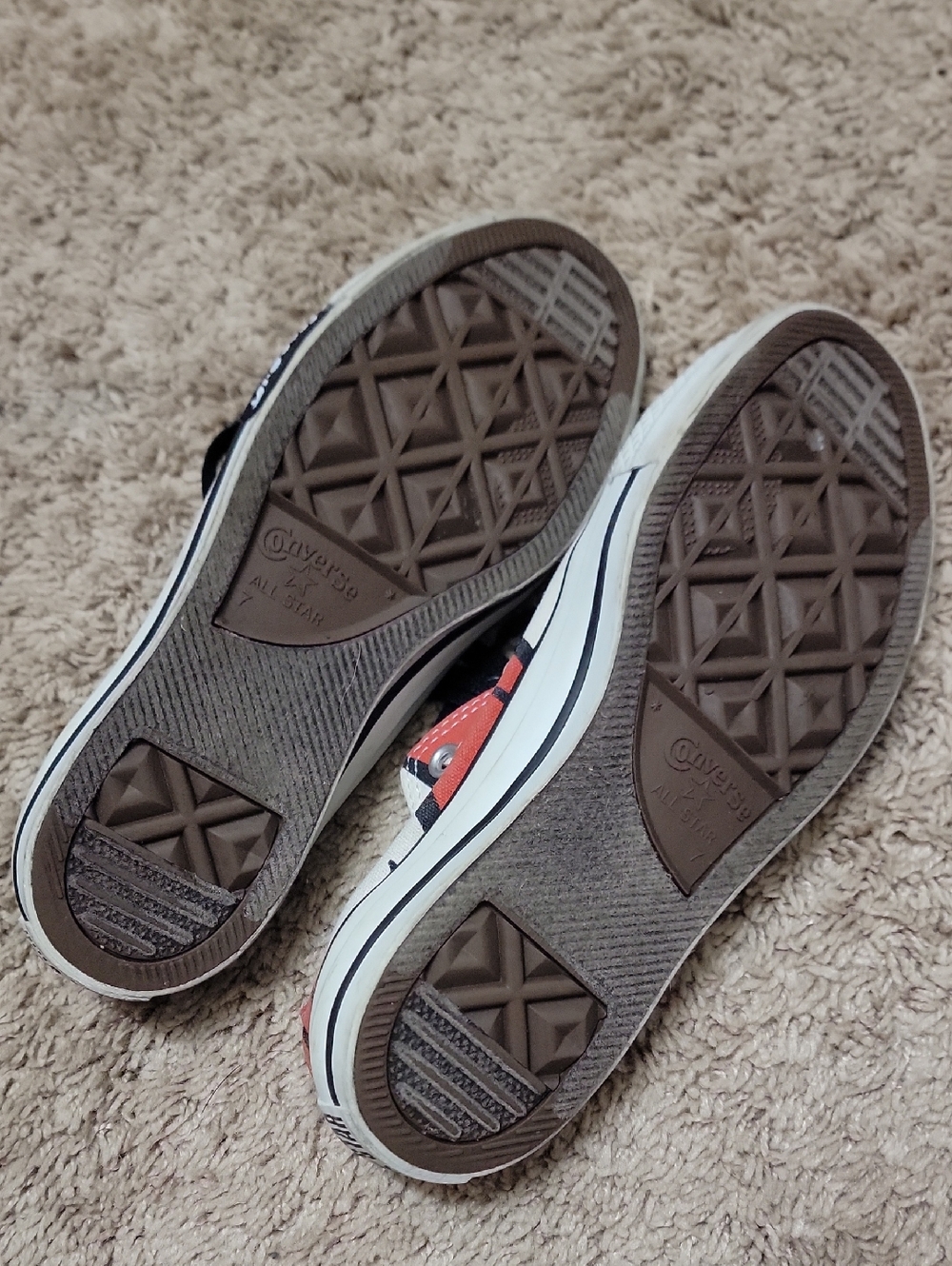 CAT IN THE HAT Low-Top Canvas Sneakers in Red and White - Picture 2 of 5